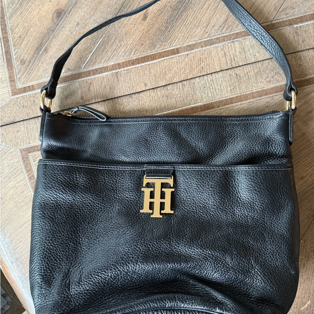 Tommy Hilfiger Black Leather Shoulder Bag monogram